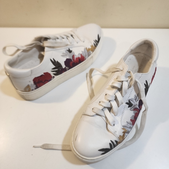 KENNETH COLE Abbey Women's White Floral Embroid Leather  Casual Sneakers size 8M - Picture 7 of 13